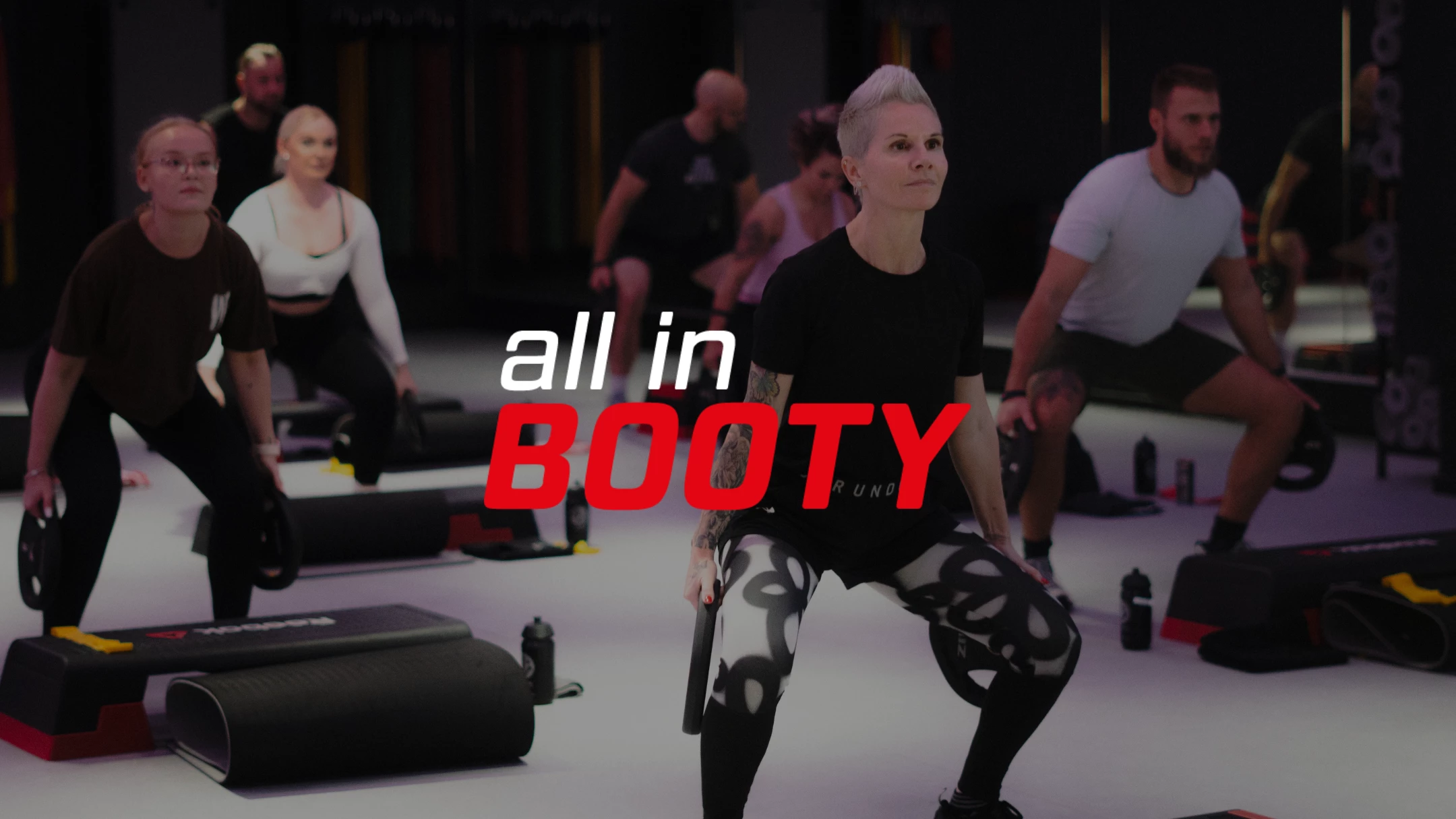 Gruppe trainiert gemeinsam