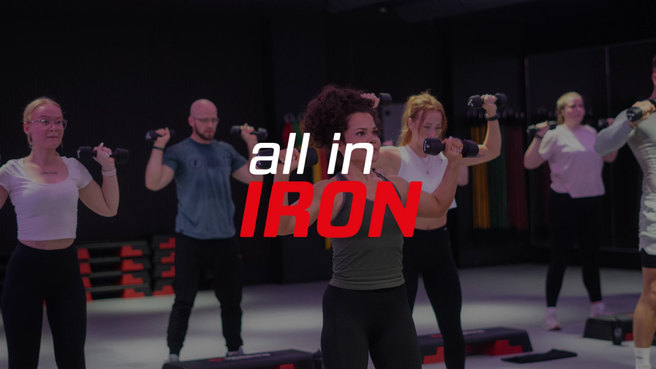 Gruppe trainiert gemeinsam